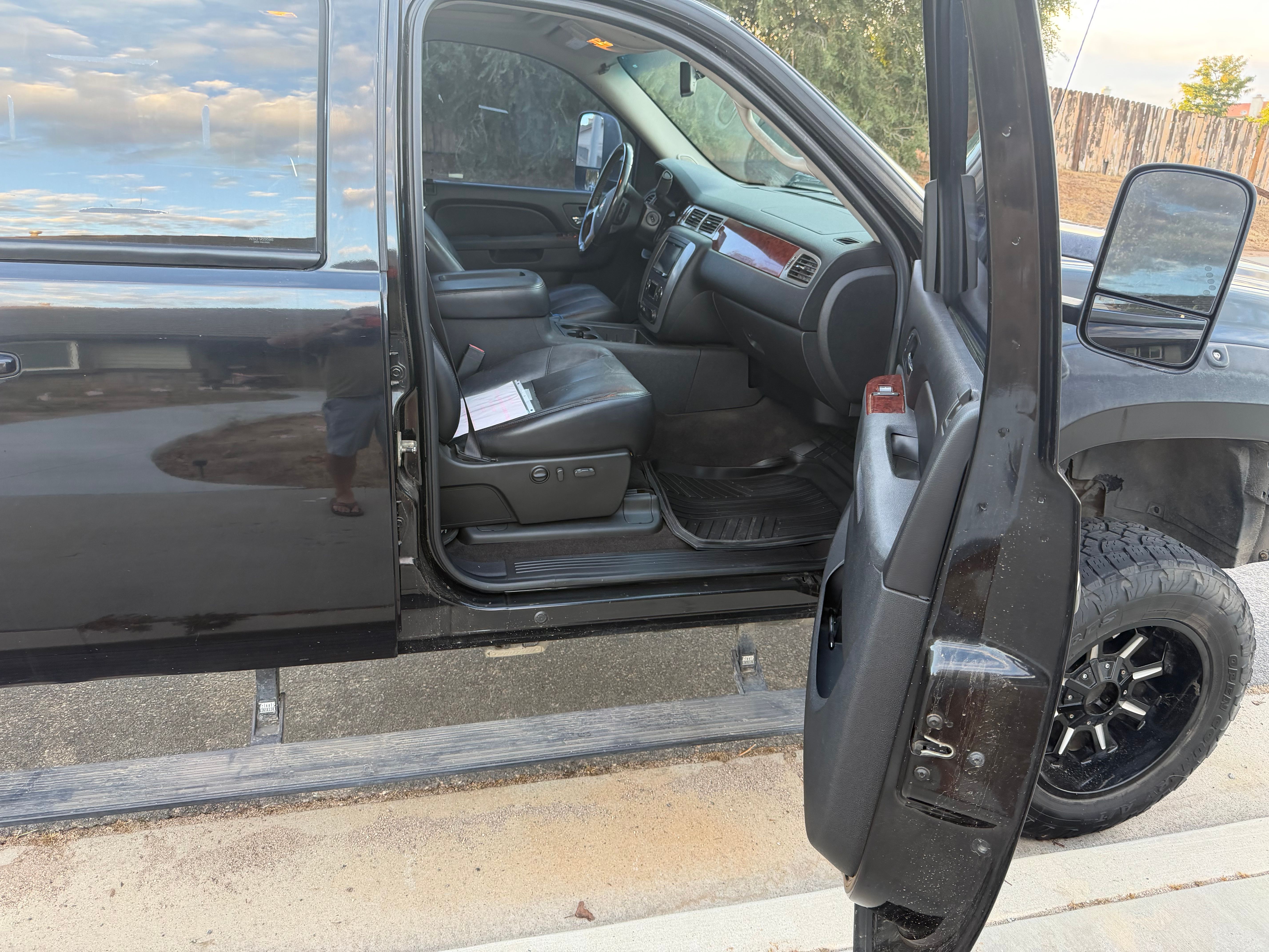 Used 2010 GMC Sierra 2500 SLT w/ SLT Convenience Package AWD/4WD image 9