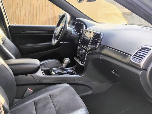 Used 2019 Jeep Grand Cherokee Altitude image 5