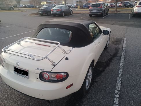 Used 2007 MAZDA MX-5 Miata Sport w/ Convenience Pkg image 8