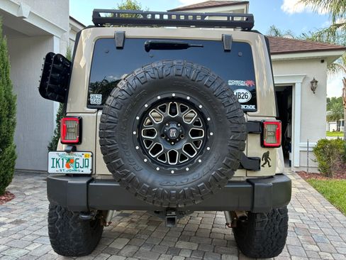 Used 2016 Jeep Wrangler Unlimited Sahara w/ Connectivity Group AWD/4WD image 11