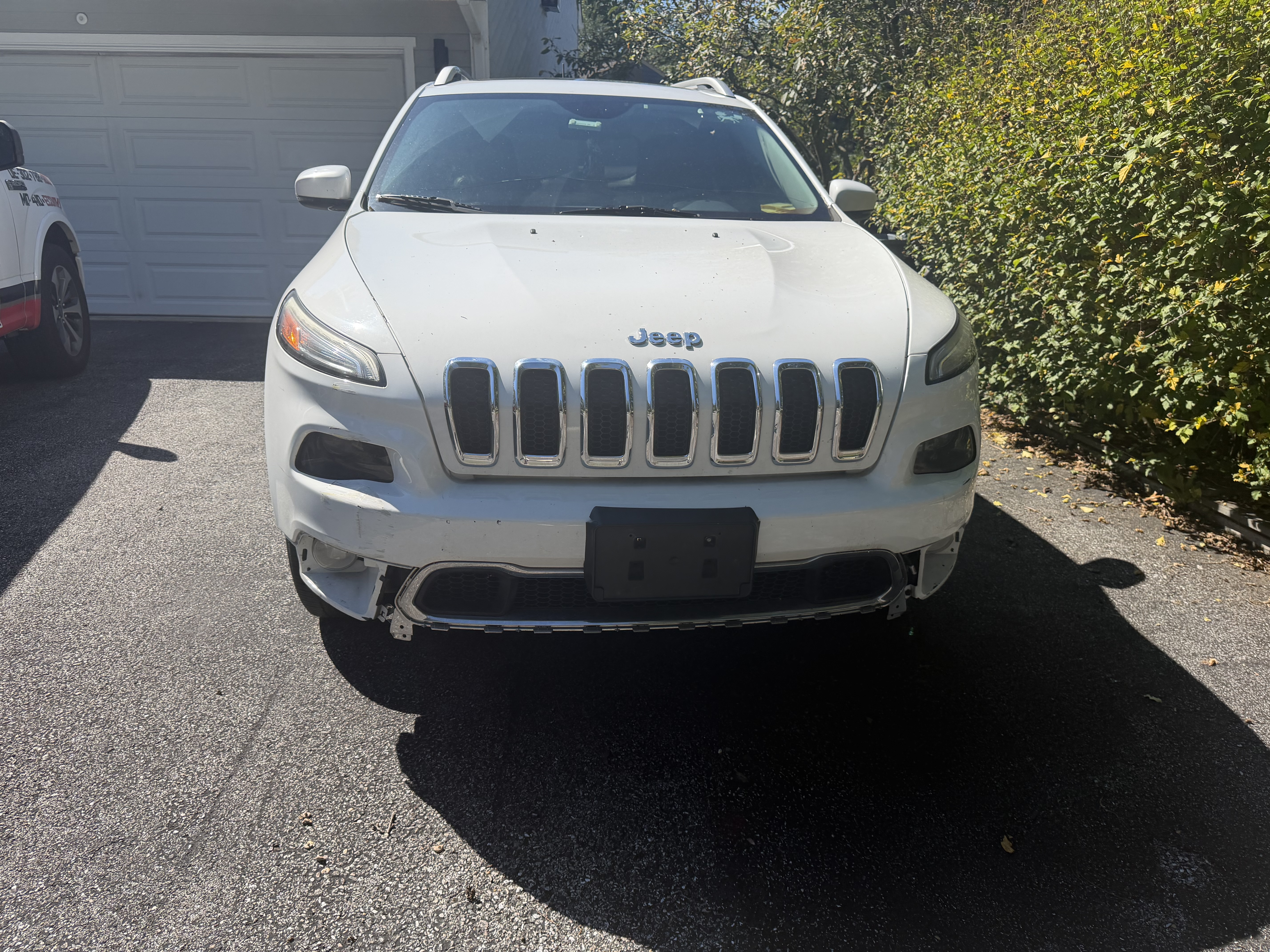 Used 2014 Jeep Cherokee Limited w/ Luxury Group AWD/4WD image 1