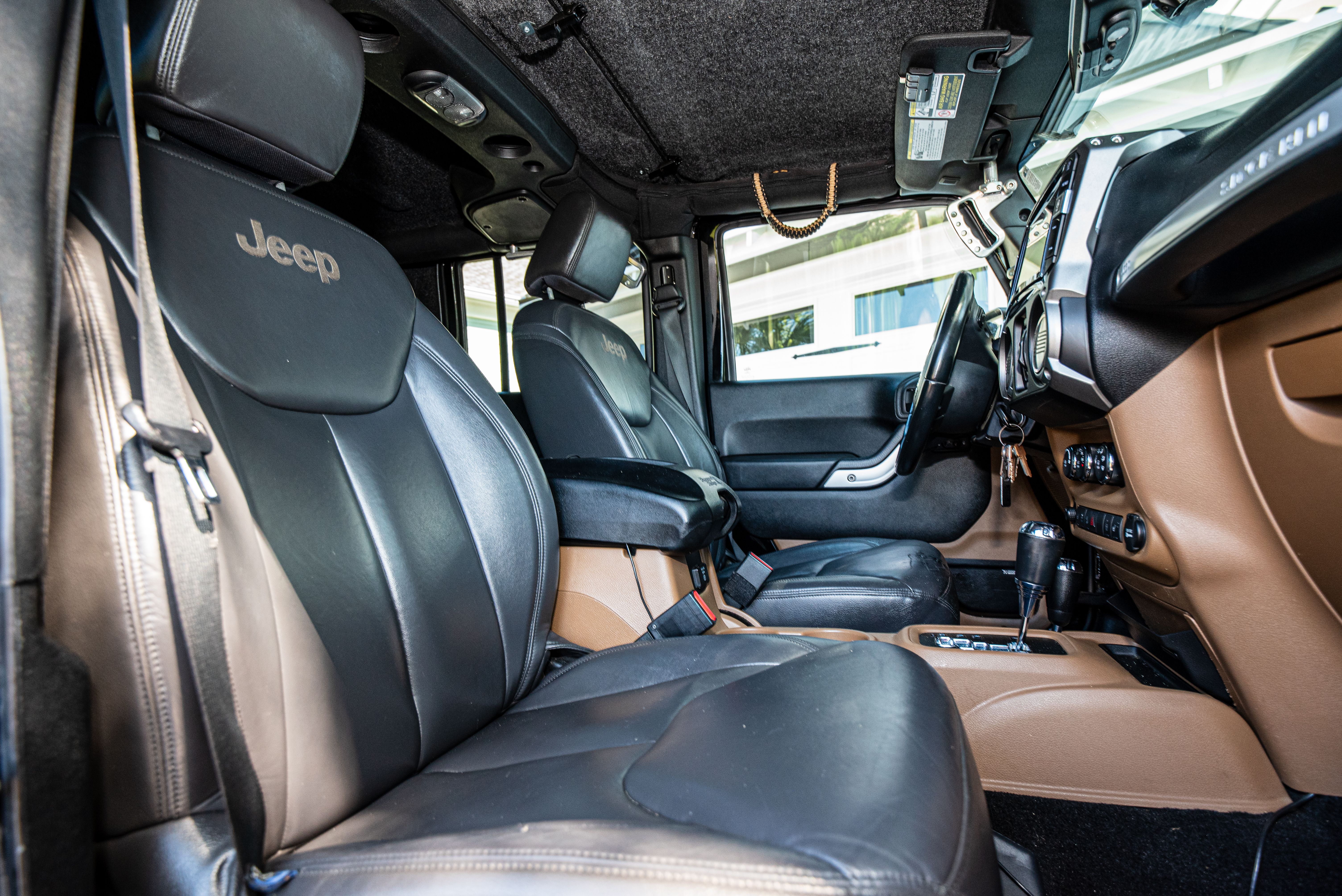 Used 2015 Jeep Wrangler Unlimited Sahara AWD/4WD image 9