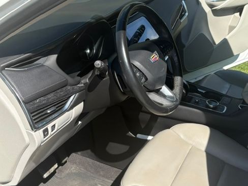 Used 2020 Cadillac XT4 Premium Luxury w/ Cold Weather Package AWD/4WD image 9