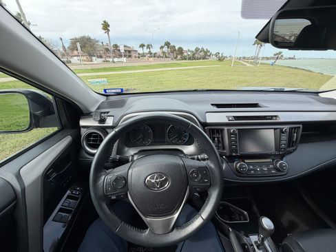 Used 2018 Toyota RAV4 Limited image 13