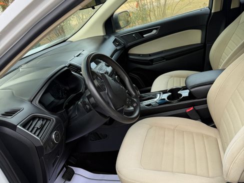 Used 2016 Ford Edge SE image 16