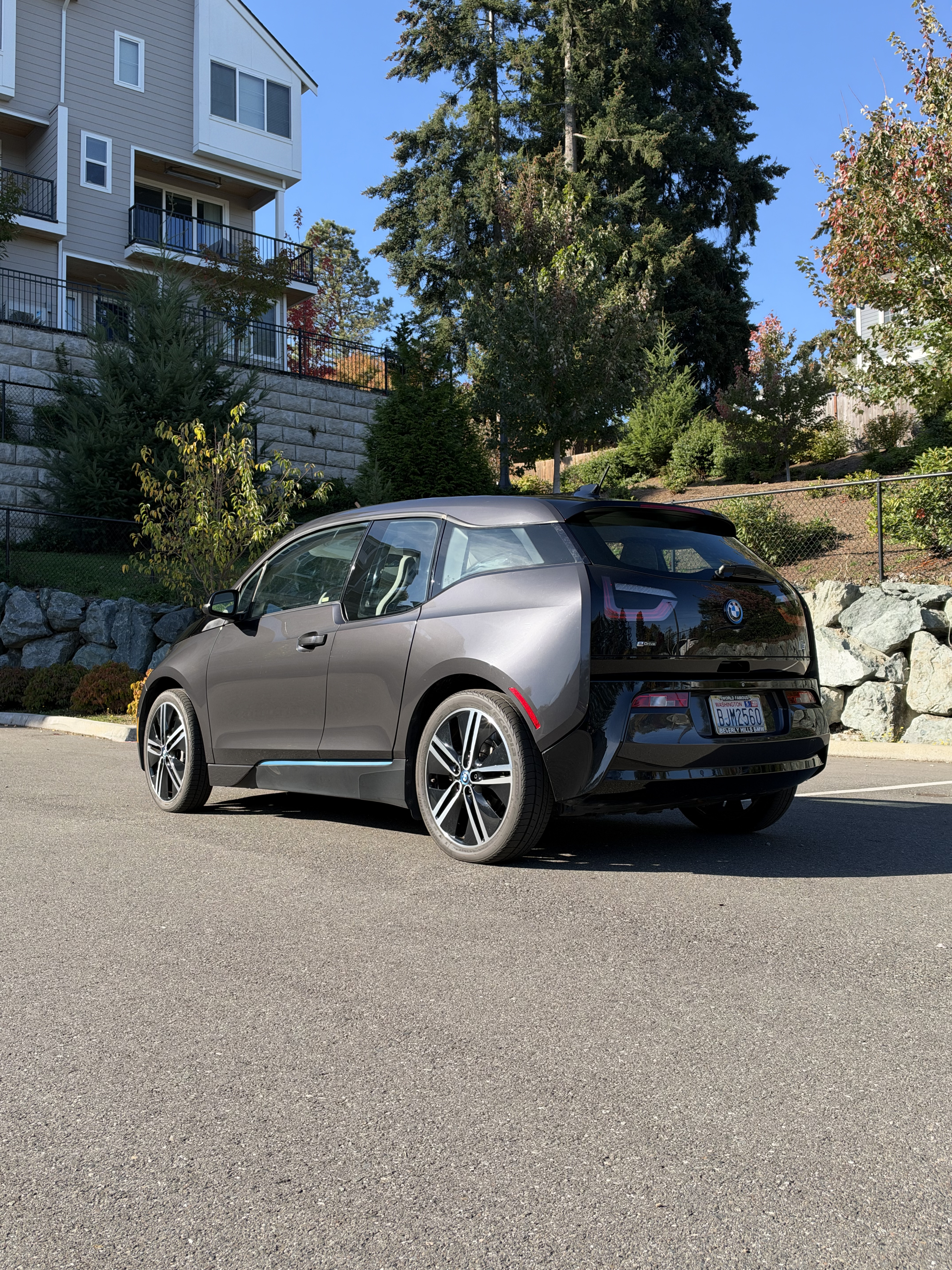 Used 2015 BMW i3 w/ Range Extender RWD image 4