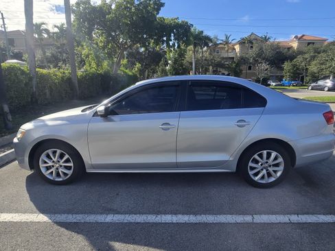 Used 2013 Volkswagen Jetta SE image 2