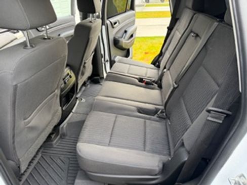 Used 2018 GMC Yukon SLE w/ SLE Value Package image 11