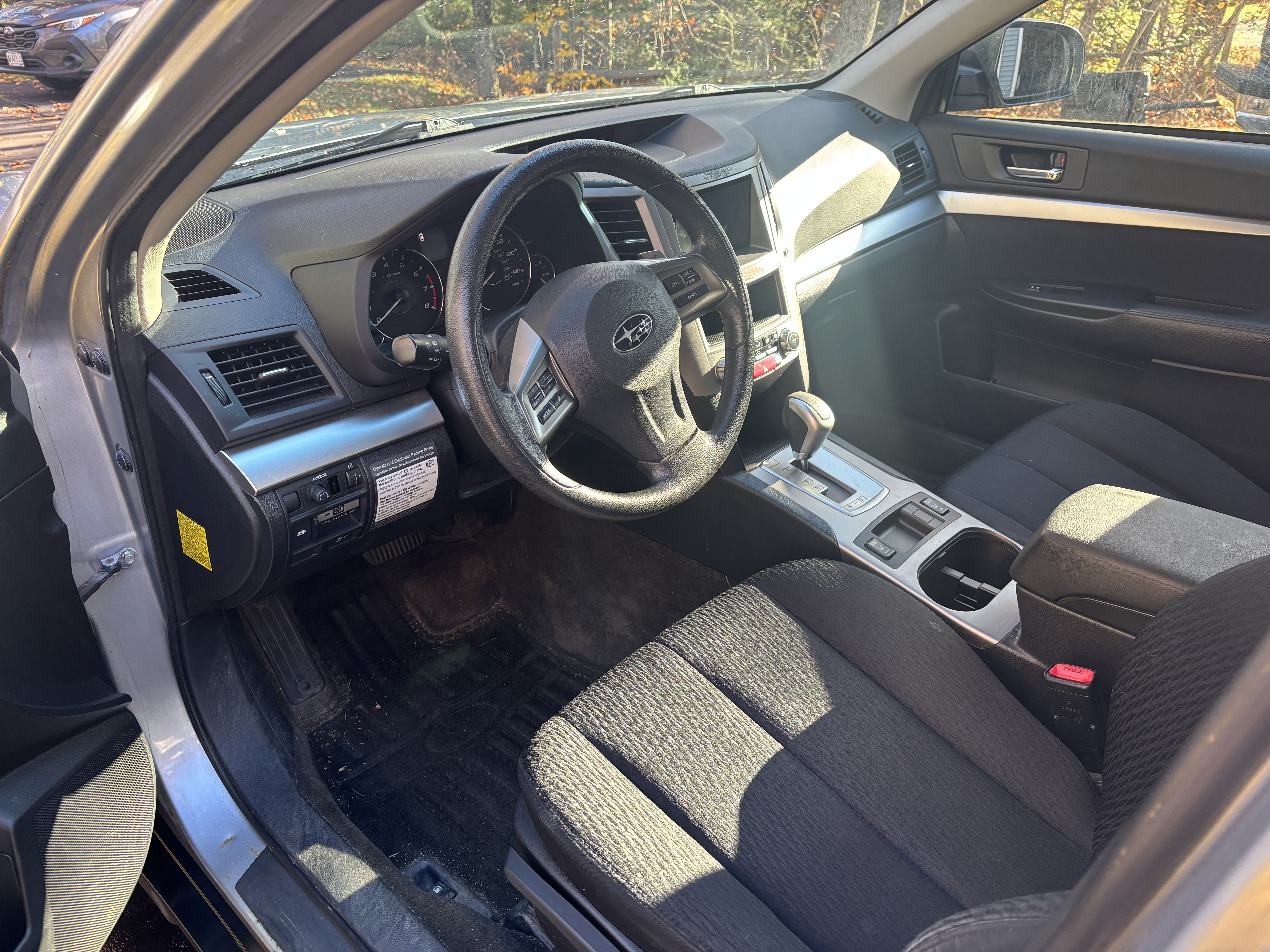 Used 2012 Subaru Outback 2.5i w/ Alloy Wheel Pkg AWD/4WD image 2