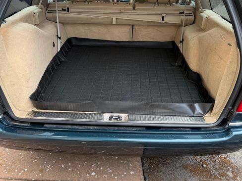 Used 1999 Mercedes-Benz E 320 4MATIC Wagon image 12