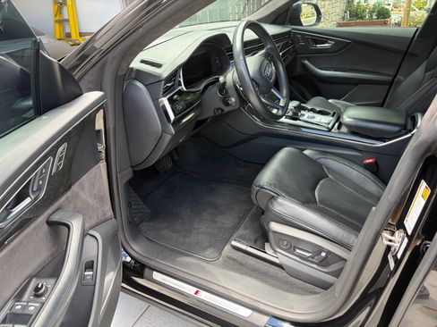 Used 2019 Audi Q8 Prestige w/ Luxury Package AWD/4WD image 11