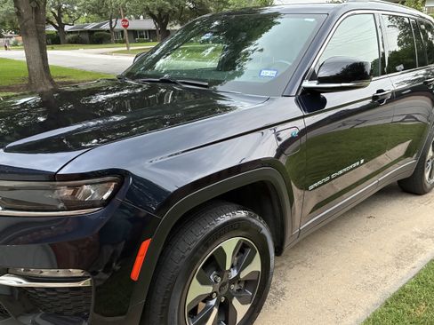 Used 2022 Jeep Grand Cherokee Limited 4xe AWD/4WD image 4