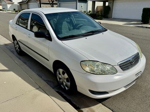 Used 2005 Toyota Corolla CE image 2