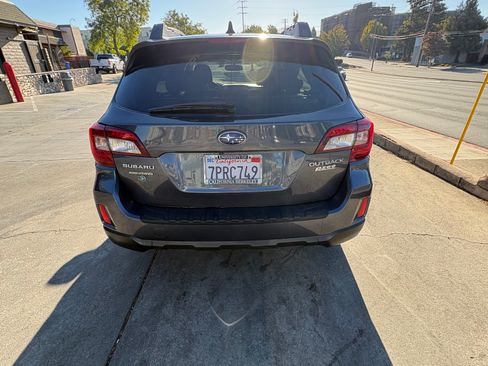 Used 2016 Subaru Outback 2.5i Limited AWD/4WD image 8