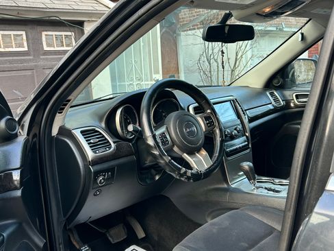 Used 2012 Jeep Grand Cherokee Laredo w/ Laredo E Group image 5