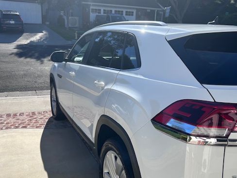 Used 2021 Volkswagen Atlas Cross Sport SE w/ Panoramic Sunroof Package image 5