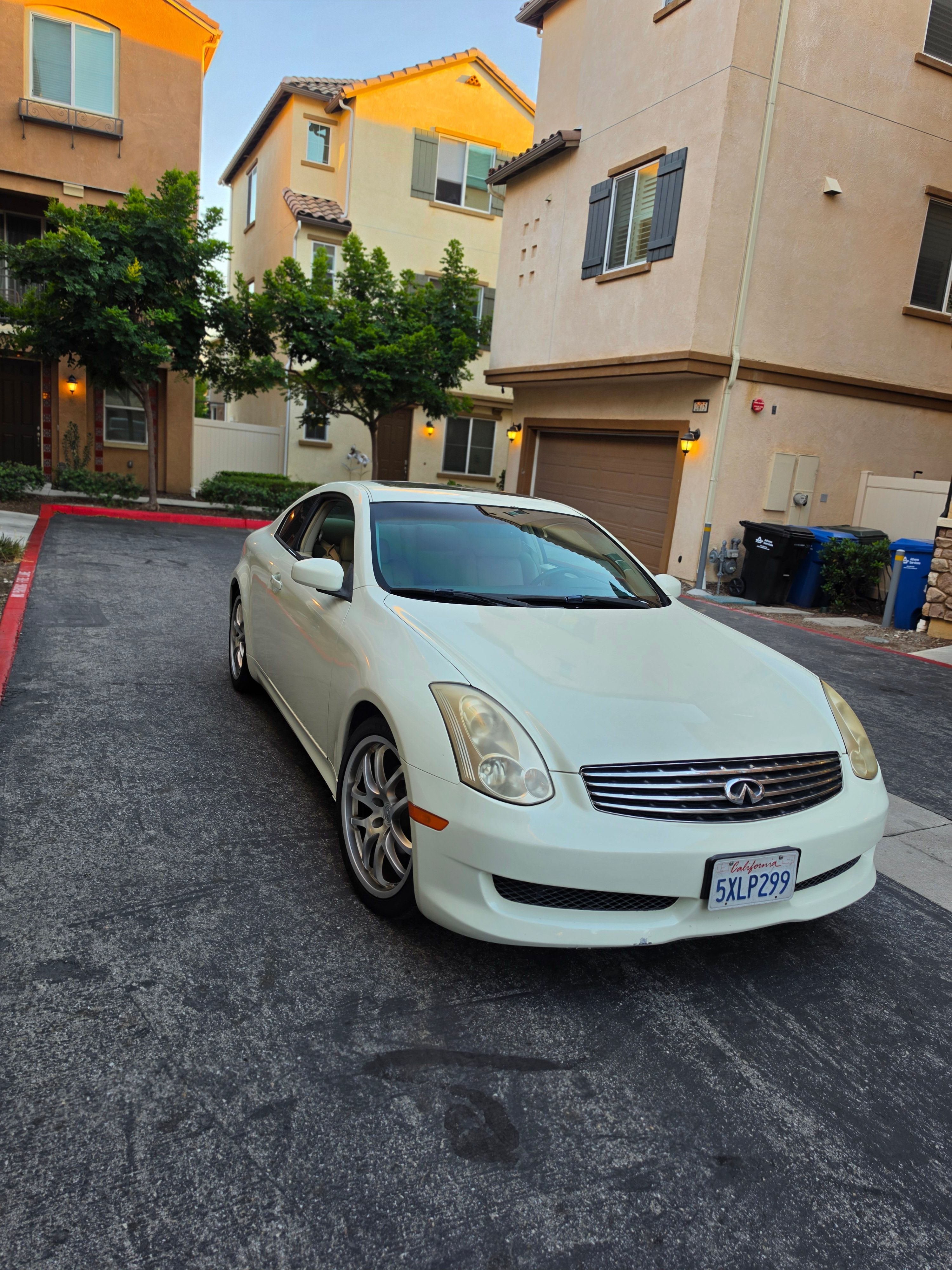Used 2007 INFINITI G35 Coupe w/ Premium Pkg RWD image 2