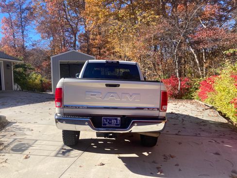 Used 2018 RAM 3500 Laramie Longhorn image 5