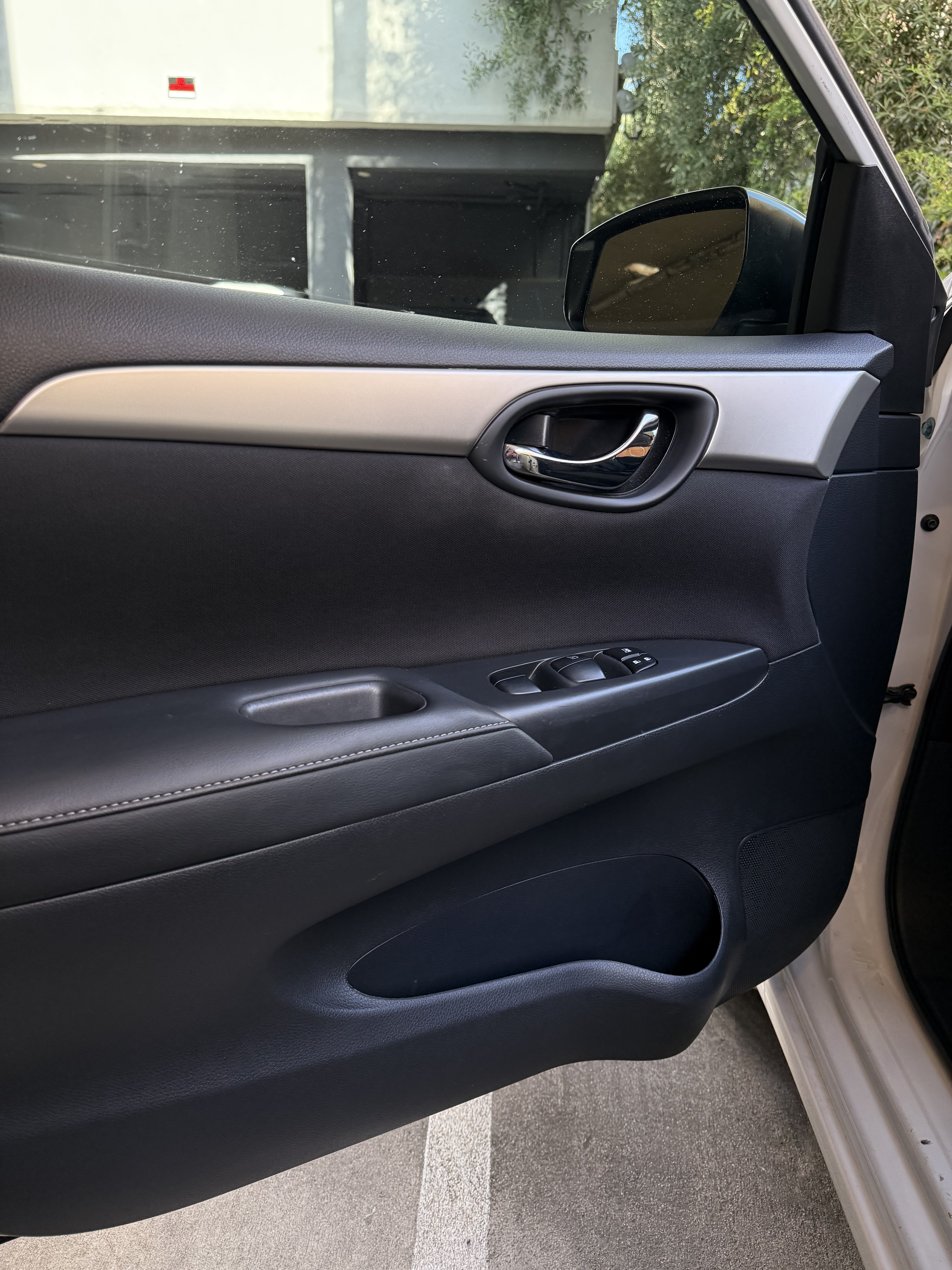 Used 2017 Nissan Sentra S FWD image 4