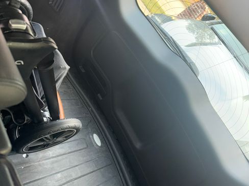 Used 2018 Land Rover Discovery Sport HSE image 3