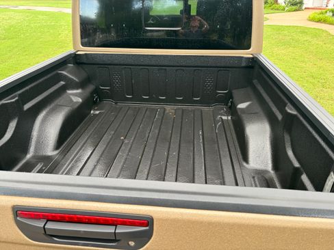 Used 2021 Jeep Gladiator Rubicon AWD/4WD image 4
