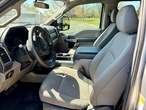 Used 2022 Ford F250 XLT w/ XLT Premium Package AWD/4WD image 6