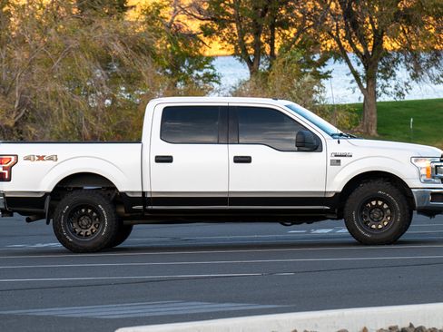 Used 2018 Ford F150 XLT w/ Trailer Tow Package image 5