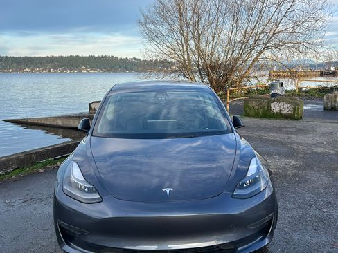 Used 2022 Tesla Model 3 Performance image 4