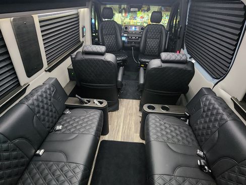 Used 2022 Mercedes-Benz Sprinter 2500 image 9