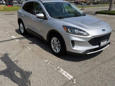 Used 2020 Ford Escape SE FWD image 6