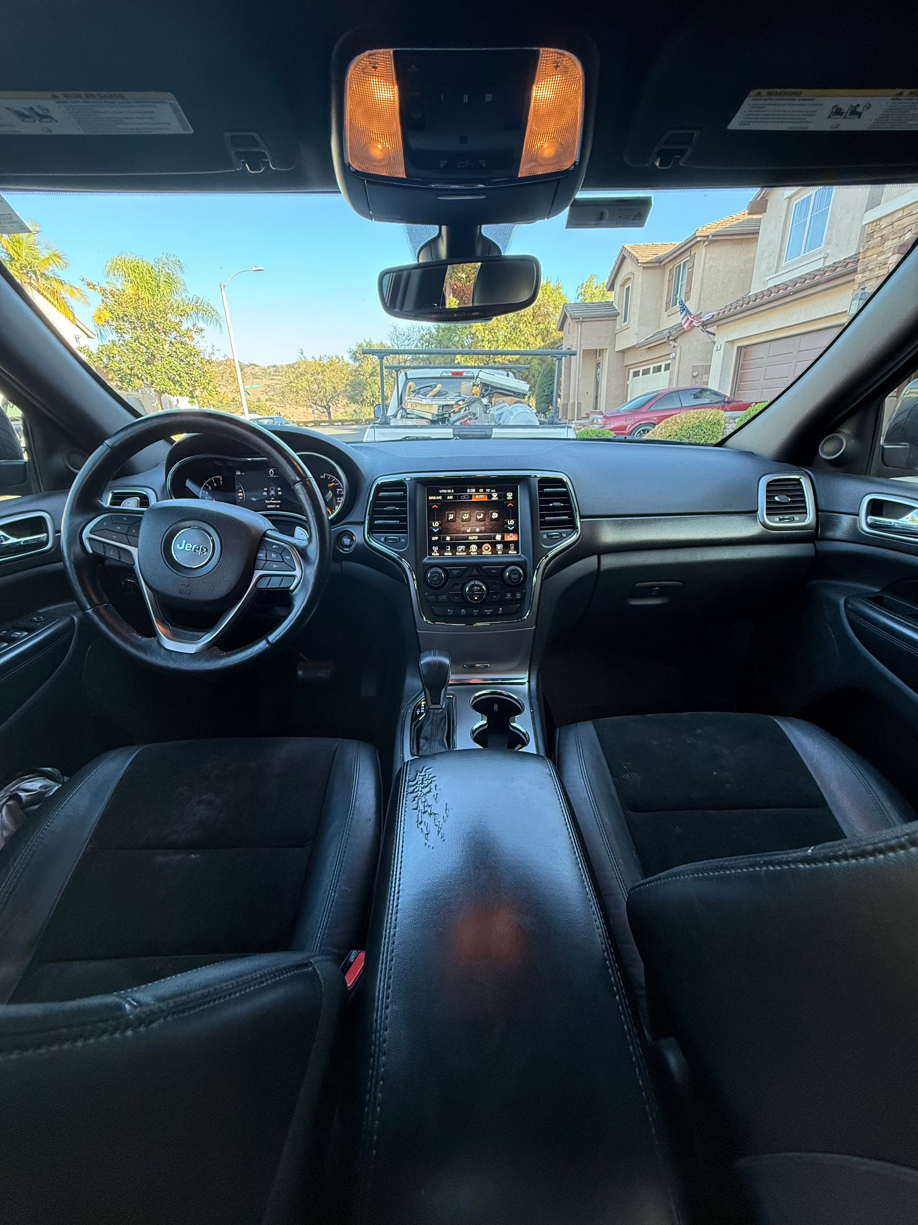 Used 2017 Jeep Grand Cherokee Laredo AWD/4WD image 14