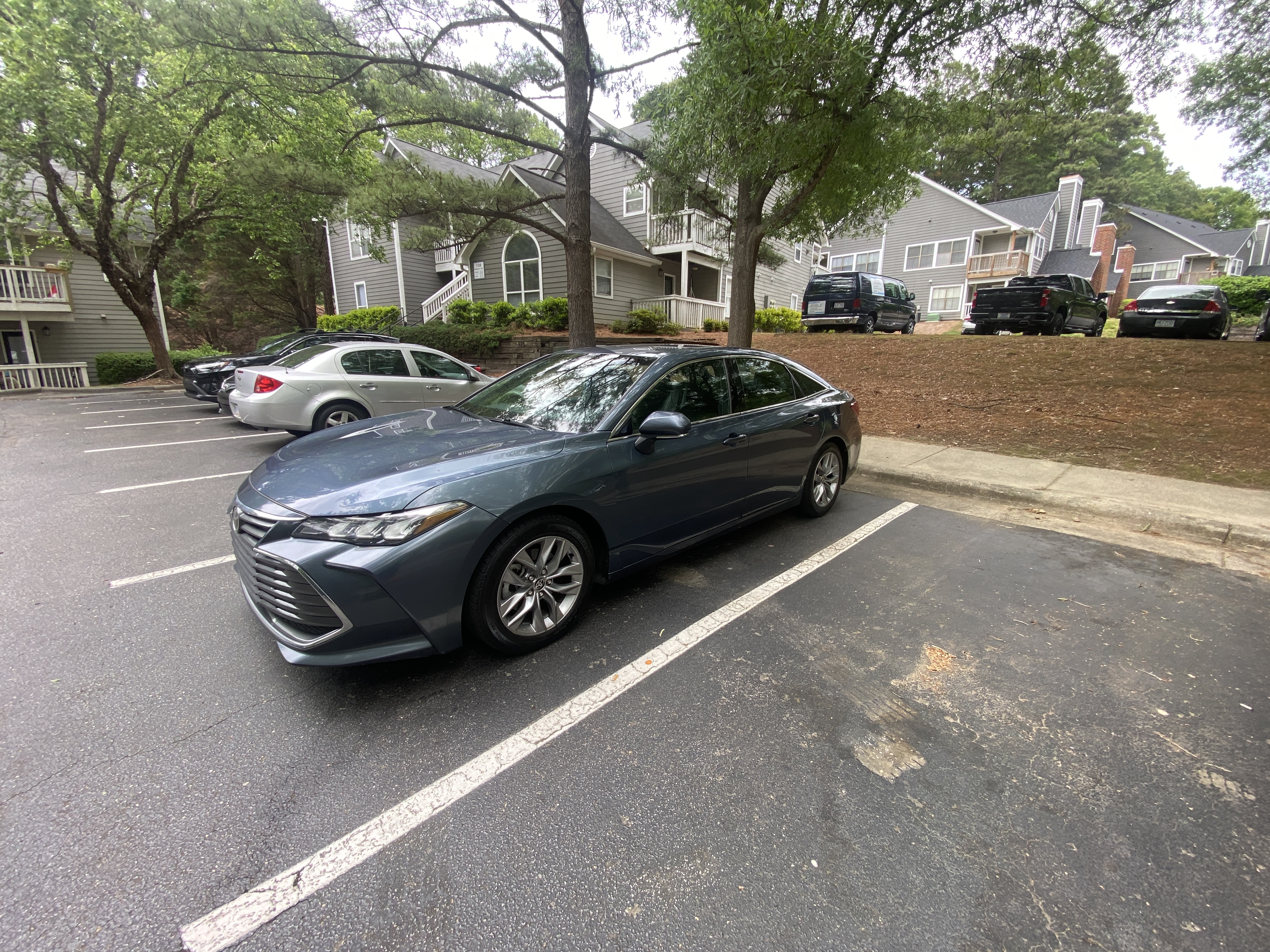 Used 2022 Toyota Avalon XLE FWD image 4