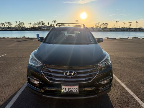 Used 2017 Hyundai Santa Fe Sport image 2
