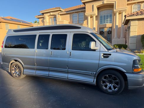 Used 2015 Chevrolet Express 2500 Extended image 5