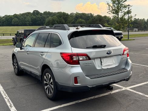 Used 2015 Subaru Outback 2.5i Limited AWD/4WD image 4