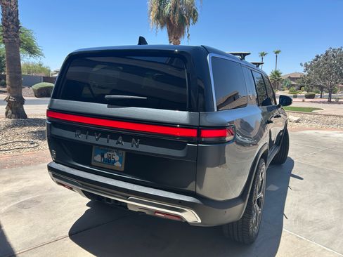 Used 2022 Rivian R1S Launch Edition AWD/4WD image 9