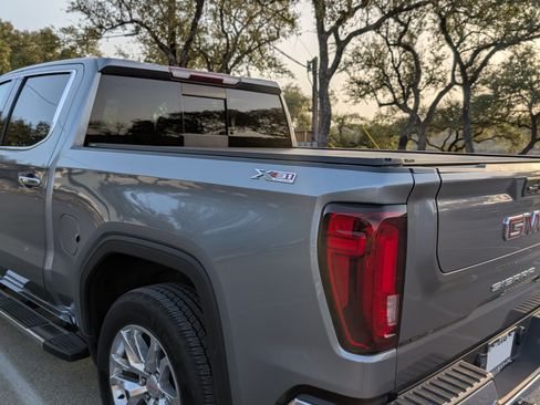 Used 2022 GMC Sierra 1500 SLT image 14