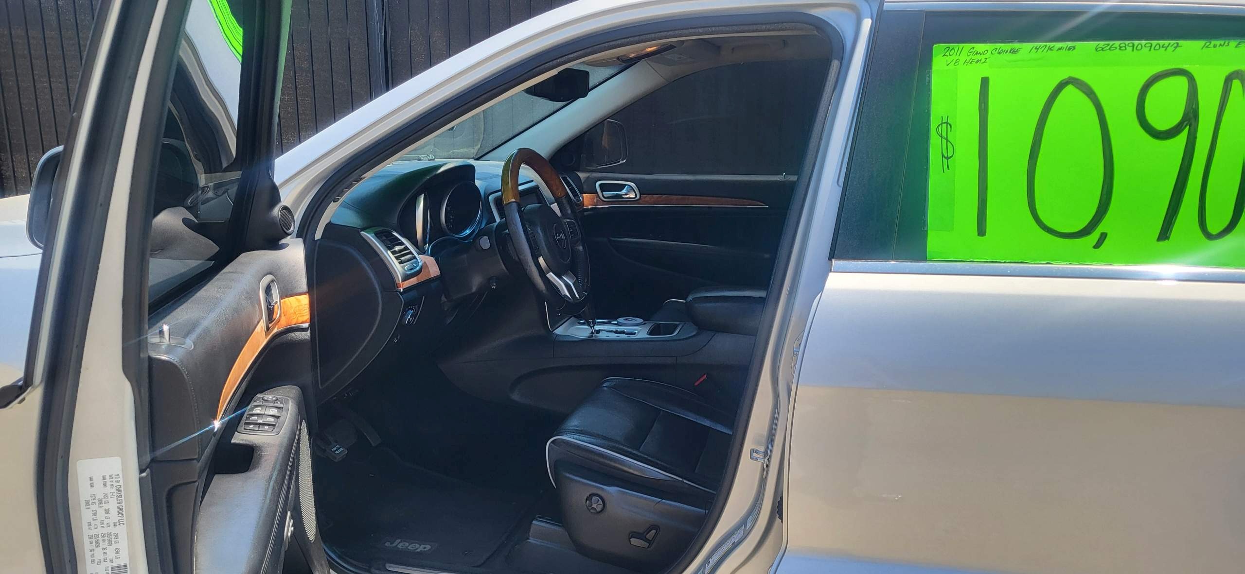 Used 2011 Jeep Grand Cherokee Overland RWD image 6