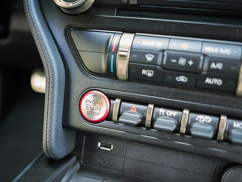 Used 2022 Ford Mustang Shelby GT500 w/ Carbon Fiber Track Pack image 20