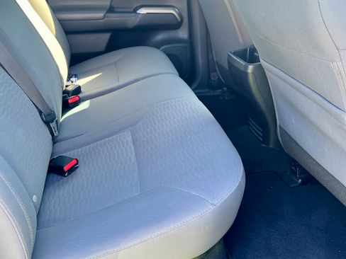 Used 2017 Toyota Tacoma SR5 w/ Tow Package RWD image 12