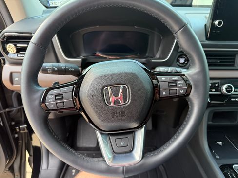 Used 2024 Honda Pilot Elite image 16