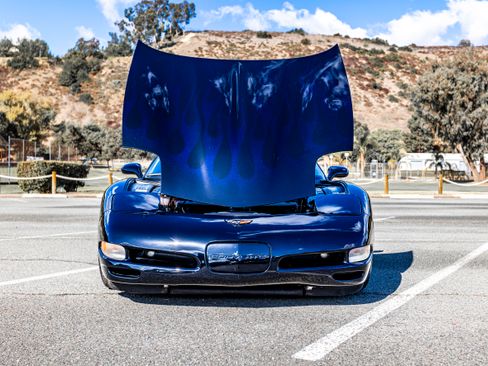 Used 2001 Chevrolet Corvette Convertible w/ Preferred Equipment Group1 image 8