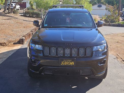 Used 2019 Jeep Grand Cherokee Altitude image 2