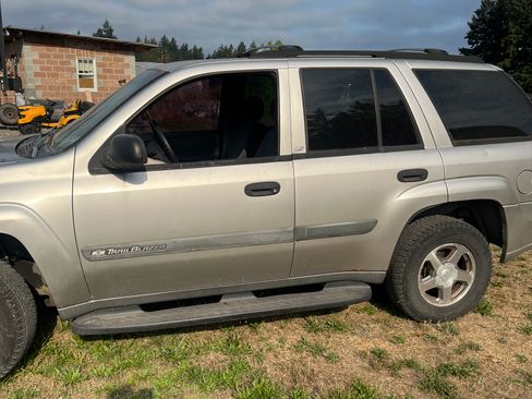 Used 2004 Chevrolet TrailBlazer LS w/ LS Preferred Equipment Group image 8