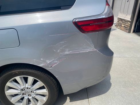 Used 2017 Toyota Sienna LE image 4