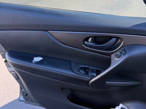 Used 2018 Nissan Rogue Sport S image 14