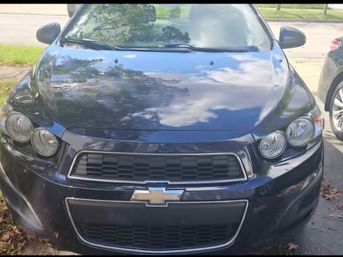 Used 2016 Chevrolet Sonic LT image 2
