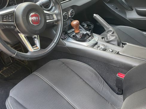 Used 2017 FIAT 124 Spider Classica image 16