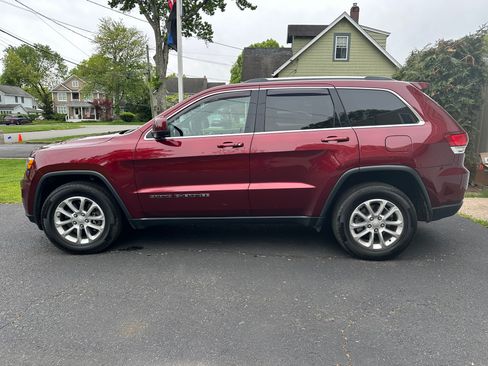 Used 2021 Jeep Grand Cherokee Laredo AWD/4WD image 2