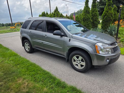Used 2005 Chevrolet Equinox LT AWD/4WD image 4